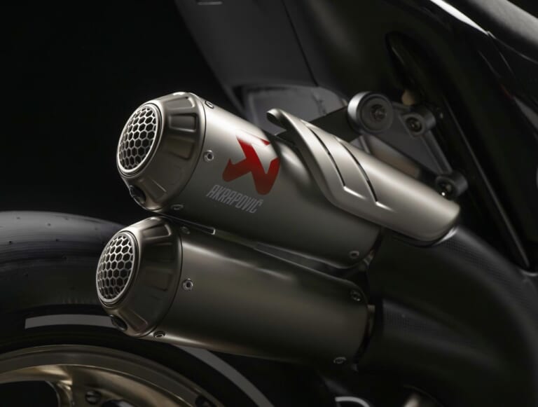 CFMOTO|V4 SR-RR|この羽根、動くぞ!! CFMOTOが「V4 SR-RRプロトタイプ」を発表、2026年に生産開始へ!【EICMA】