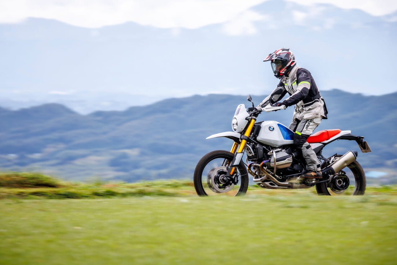 【新型試乗】BMW R12G/Sスポーツ試乗インプレッション〜レトロなナリに似合わぬ高いオフロード性能〜