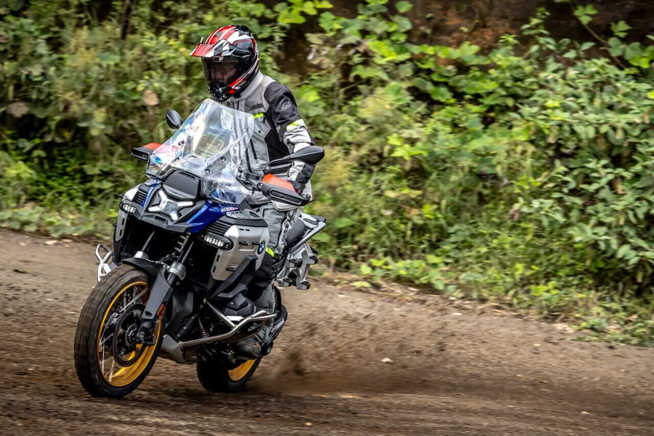 BMW R1300GS Touring ASA/ADVENTURE SPORT｜【新型試乗】BMW R1300 GSツーリングASA／GSアドベンチャースポーツ試乗インプレッション：オートマ仕様でこの走りは驚異的