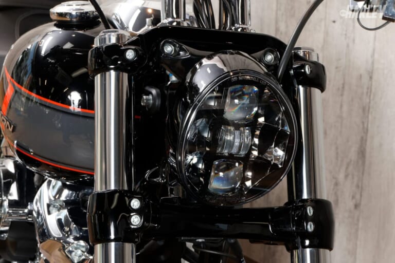 ハーレーダビッドソン｜Softail Breakout 117 FXBR1920 2024｜ヘッドライト｜お気に入りのハーレーを見つけたい。ハーレー専門「Beat&C 世田谷店」ナンバーワンに注目!