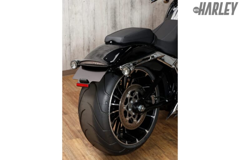 ハーレーダビッドソン｜Softail Breakout 117 FXBR1920 2024｜リヤまわり｜お気に入りのハーレーを見つけたい。ハーレー専門「Beat&C 世田谷店」ナンバーワンに注目!