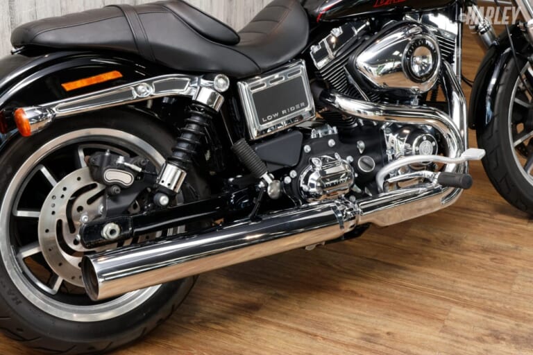 ハーレーダビッドソン｜Low Rider FXDL1580 2015｜マフラー｜お気に入りのハーレーを見つけたい。ハーレー専門「Beat&C 世田谷店」ナンバーワンに注目!