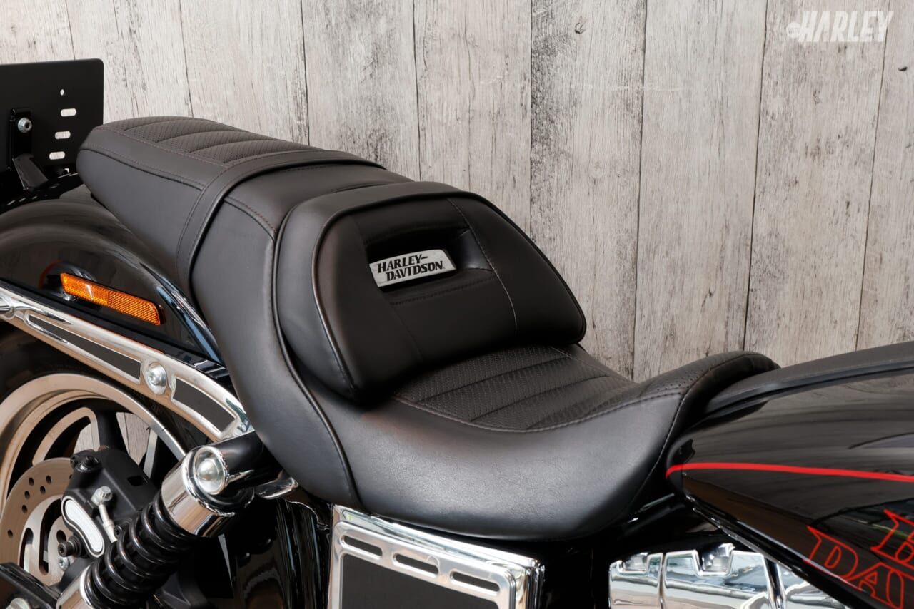 ハーレーダビッドソン｜Low Rider FXDL1580 2015｜シート｜お気に入りのハーレーを見つけたい。ハーレー専門「Beat&C 世田谷店」ナンバーワンに注目!