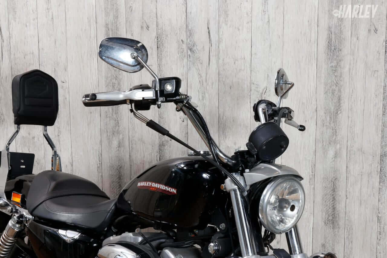 ハーレーダビッドソン｜Sportster 883 Low XL883L 2006｜ハンドルまわり｜お気に入りのハーレーを見つけたい。ハーレー専門「Beat&C 世田谷店」ナンバーワンに注目!