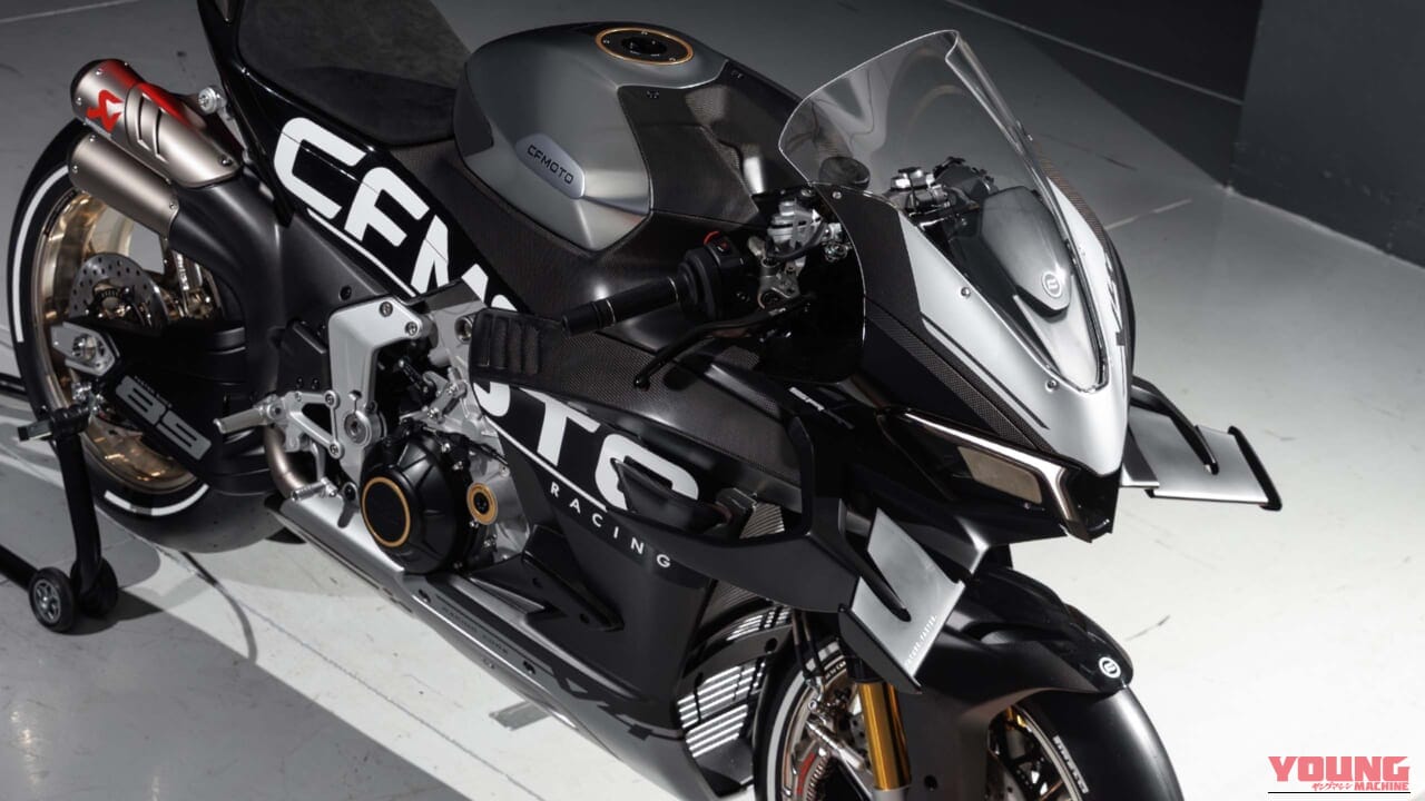 この羽根、動くぞ!! CFMOTOが「V4 SR-RRプロトタイプ」を発表、2026年に生産開始へ！【EICMA】