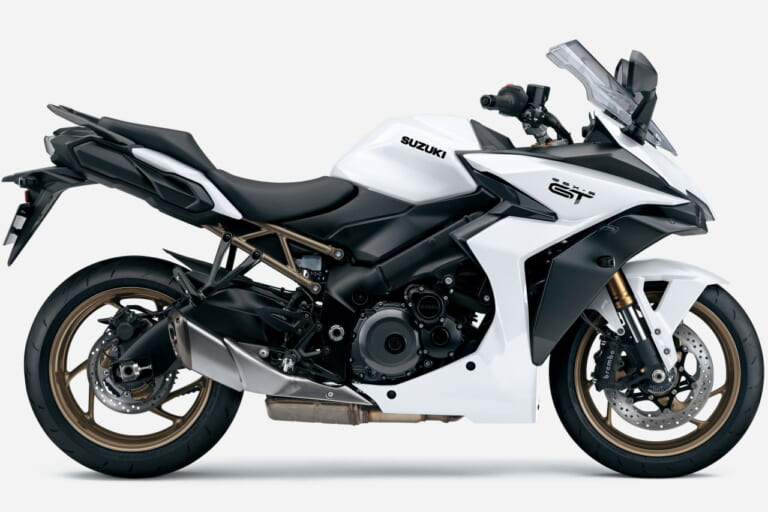 スズキ|GSX-S1000GT|2026年モデル|スズキが「GSX-S1000GT」の2026年モデルを発表! 新色はブロンズホイールのホワイト、ブルーホイールのブラックだ!