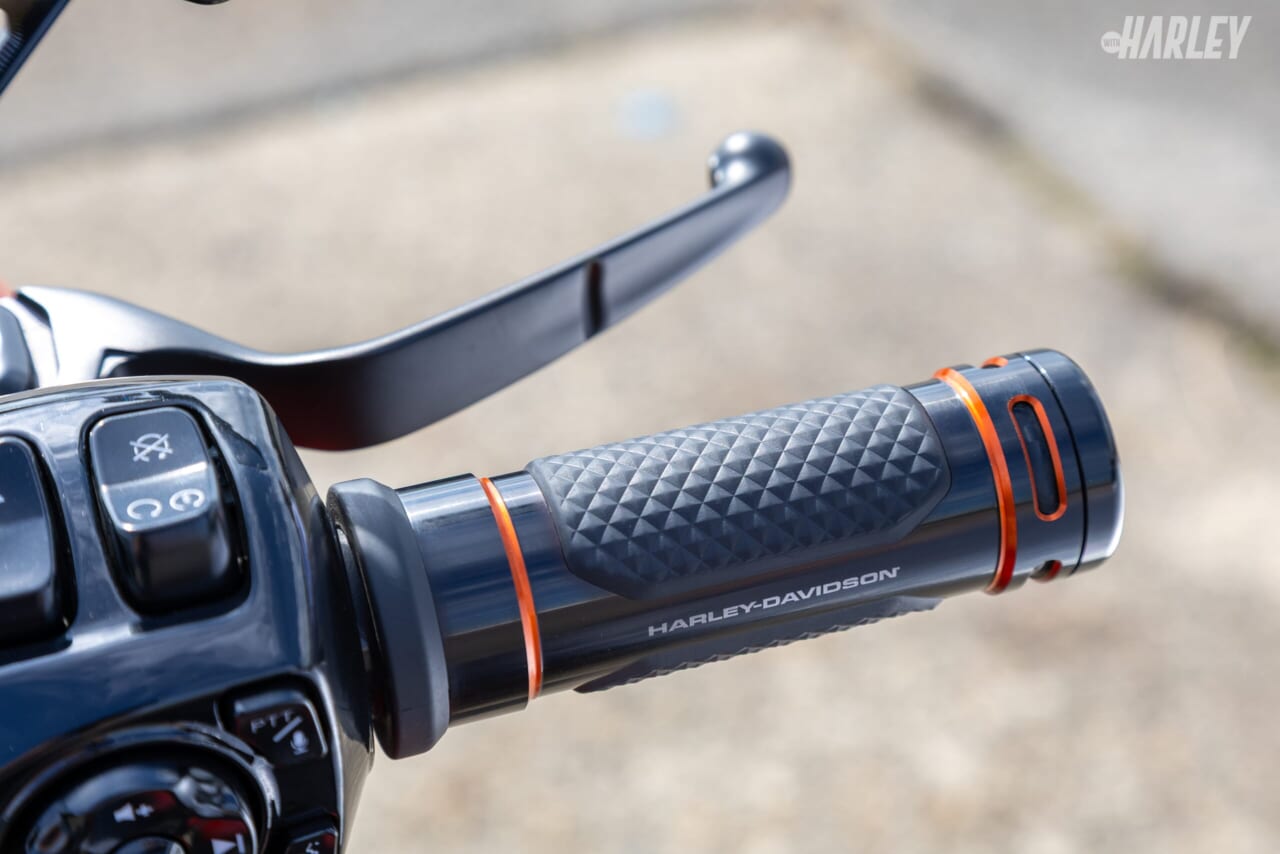 ハーレーダビッドソン｜2024 FLTRXSE CVO ROADGLIDE｜HD神戸カスタム｜グリップ｜【排気量はなんと2212cc】バガーレーサー譲りのビッグトルク＆強力な足まわり! ハーレーカスタム新潮流の衝撃