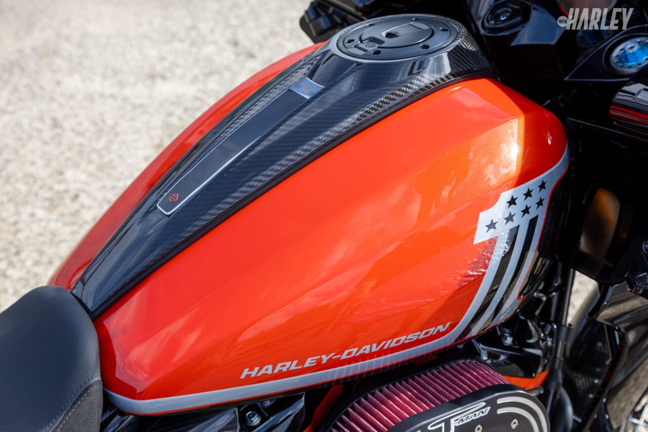 ハーレーダビッドソン｜2024 FLTRXSE CVO ROADGLIDE｜HD神戸カスタム｜タンク｜【排気量はなんと2212cc】バガーレーサー譲りのビッグトルク＆強力な足まわり! ハーレーカスタム新潮流の衝撃