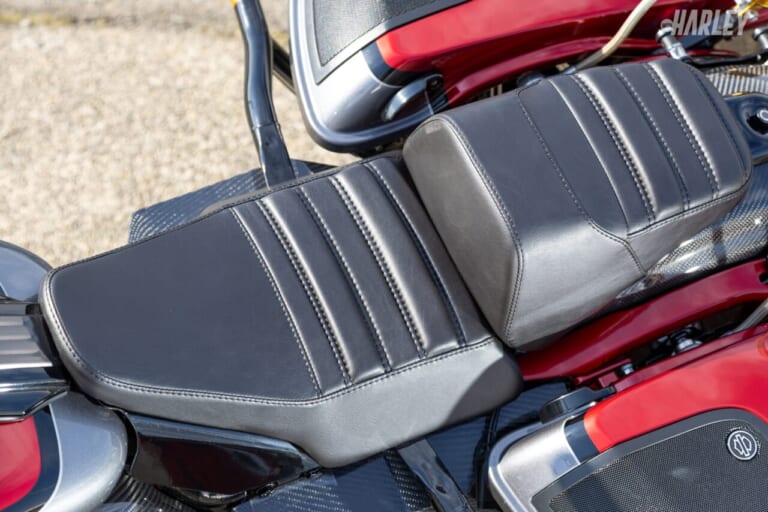 ハーレーダビッドソン|2019 FLTRXSE CVO ROADGLIDE|HD神戸カスタム|シート|【排気量はなんと2212cc】バガーレーサー譲りのビッグトルク&強力な足まわり! ハーレーカスタム新潮流の衝撃