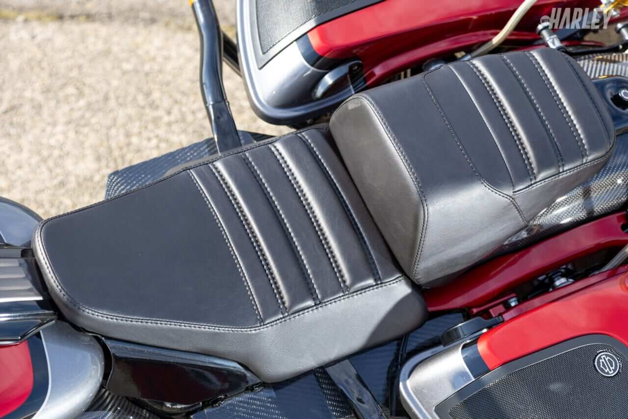 ハーレーダビッドソン｜2019 FLTRXSE CVO ROADGLIDE｜HD神戸カスタム｜シート｜【排気量はなんと2212cc】バガーレーサー譲りのビッグトルク＆強力な足まわり! ハーレーカスタム新潮流の衝撃