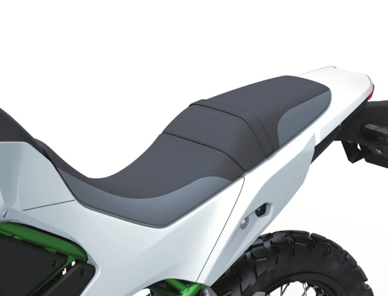 カワサキ｜KLE500｜輸出仕様｜2026年モデル｜【新型発表】カワサキ(KAWASAKI)新型アドベンチャー「KLE500」を発表！ 上位版「KLE500 SE」はTFTメーターや大型スクリーンも装備〈海外〉