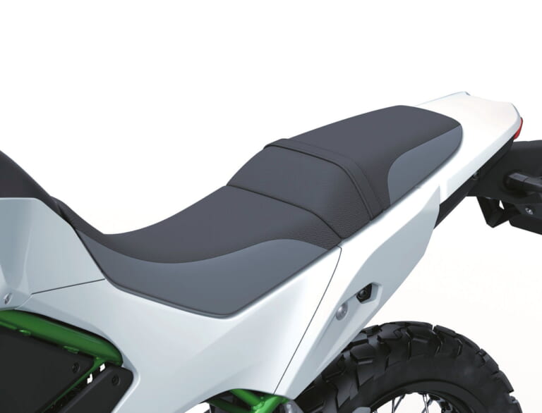 カワサキ|KLE500|輸出仕様|2026年モデル|カワサキが新型アドベンチャー「KLE500」を発表! 上位版「KLE500 SE」はTFTメーターや大型スクリーンも装備【海外】