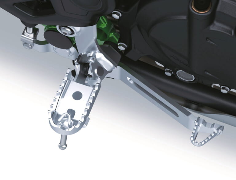 カワサキ｜KLE500｜輸出仕様｜2026年モデル｜【新型発表】カワサキ(KAWASAKI)新型アドベンチャー「KLE500」を発表！ 上位版「KLE500 SE」はTFTメーターや大型スクリーンも装備〈海外〉