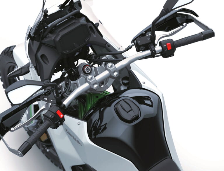 カワサキ｜KLE500｜輸出仕様｜2026年モデル｜【新型発表】カワサキ(KAWASAKI)新型アドベンチャー「KLE500」を発表！ 上位版「KLE500 SE」はTFTメーターや大型スクリーンも装備〈海外〉