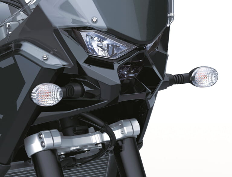 カワサキ｜KLE500｜輸出仕様｜2026年モデル｜【新型発表】カワサキ(KAWASAKI)新型アドベンチャー「KLE500」を発表！ 上位版「KLE500 SE」はTFTメーターや大型スクリーンも装備〈海外〉