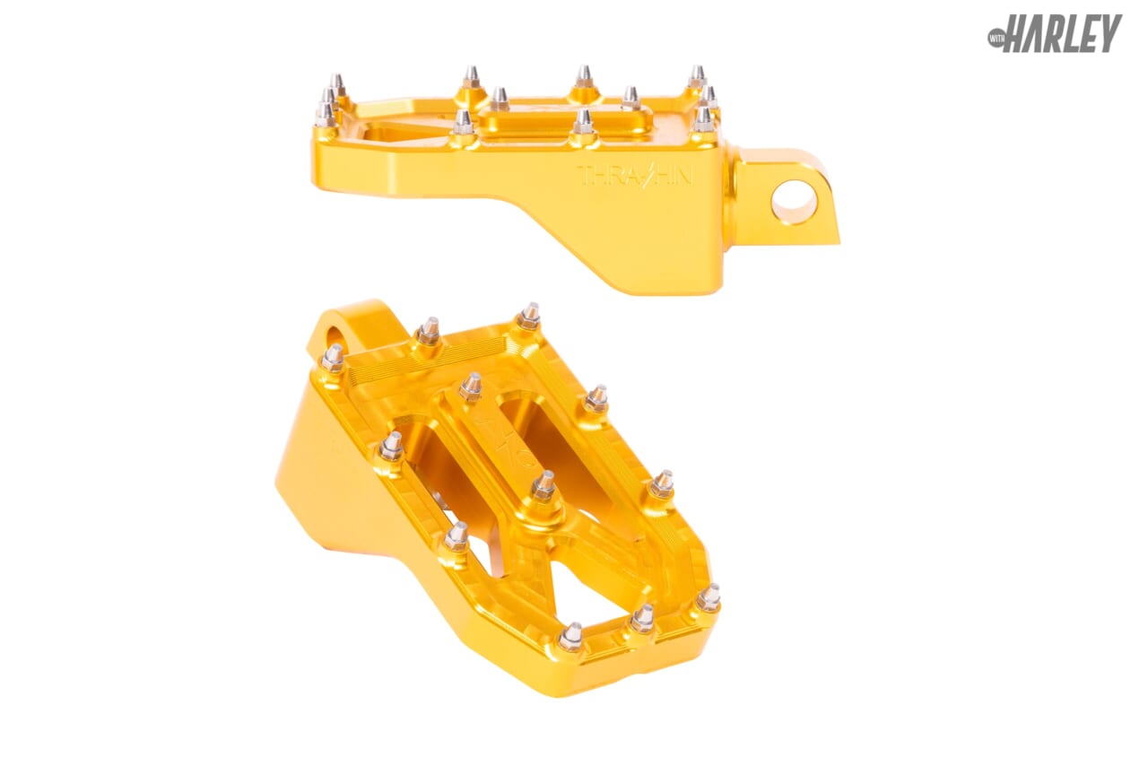 スズキ&アソシエイツ｜Thrashin supply｜Aggressor Foot Pegs｜スズキ＆アソシエイツで取り扱う最新ハーレーカスタムパーツたち