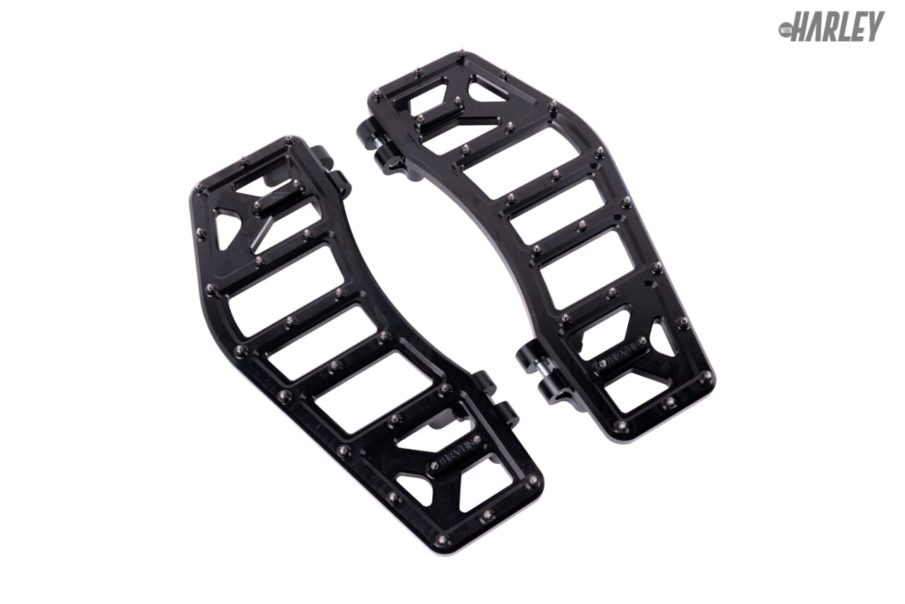 スズキ&アソシエイツ｜Thrashin supply｜Aggressor Floorboards 84-up ツーリング｜スズキ＆アソシエイツで取り扱う最新ハーレーカスタムパーツたち