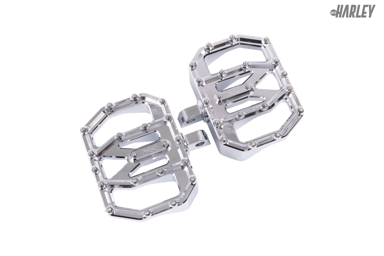 スズキ&アソシエイツ｜Thrashin supply｜Aggressor Mini Floorboards｜スズキ＆アソシエイツで取り扱う最新ハーレーカスタムパーツたち