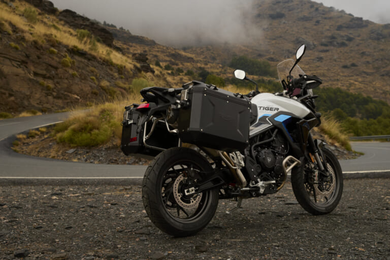 Triumph Tiger900｜トライアンフから新型アドベンチャーモデル「タイガーアルパイン/デザートエディション」が登場【900/1200に特別装備を投入】