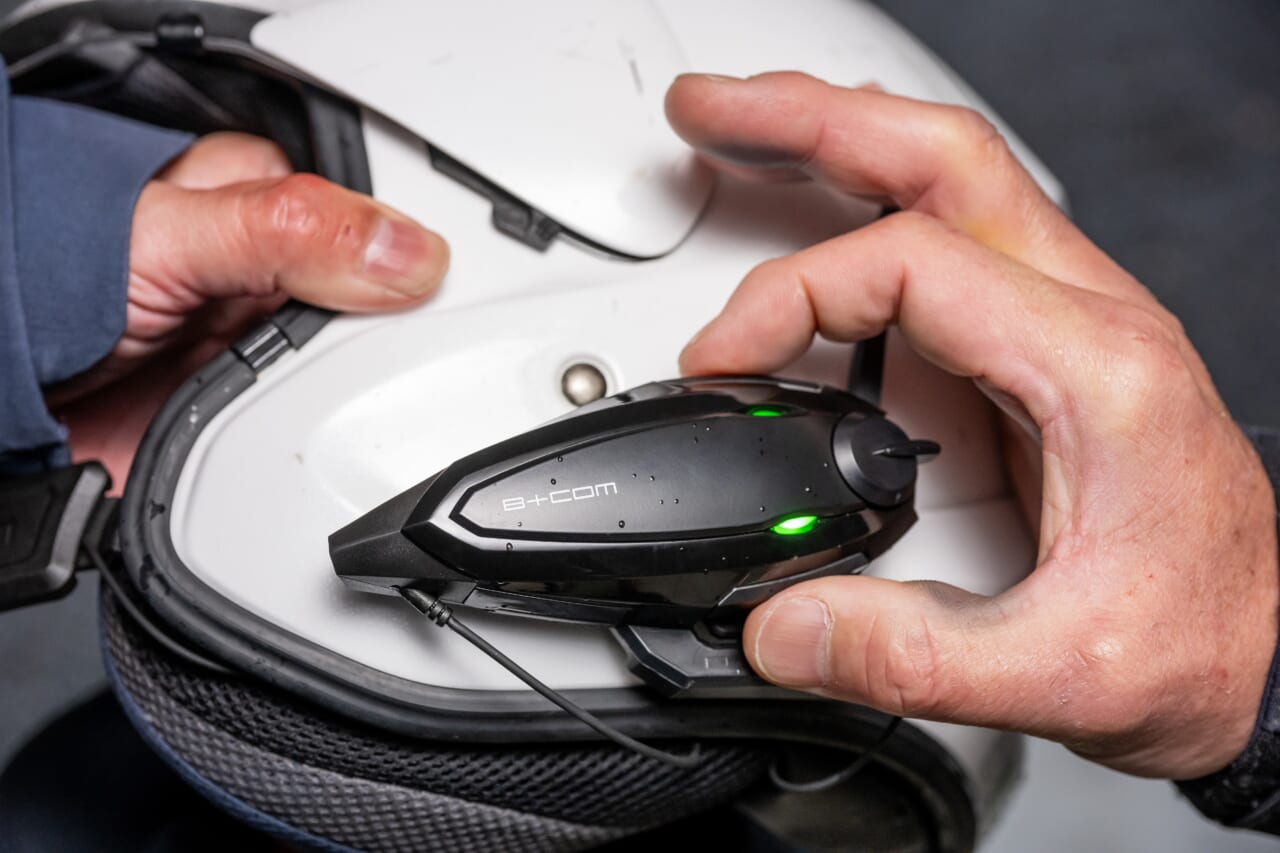 B+COM SB6XR|Bluetoothインカム「B+COM」って、いったいナニができるの!? 便利なの!?〈前編〉