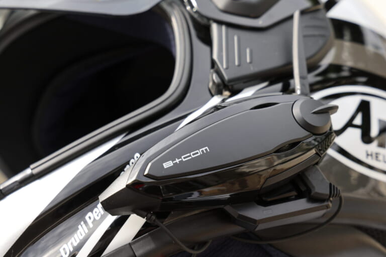 B+COM SB6XR｜Bluetoothインカム「B+COM」って、いったいナニができるの!? 便利なの!?〈前編〉