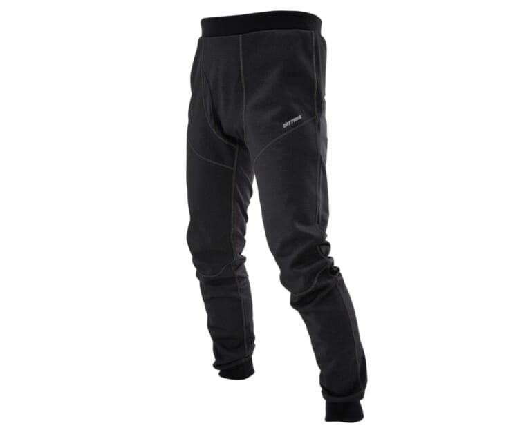 走行風を感じさせない1枚。デイトナ「防風インナー DI-003FA」は冬の定番装備だ