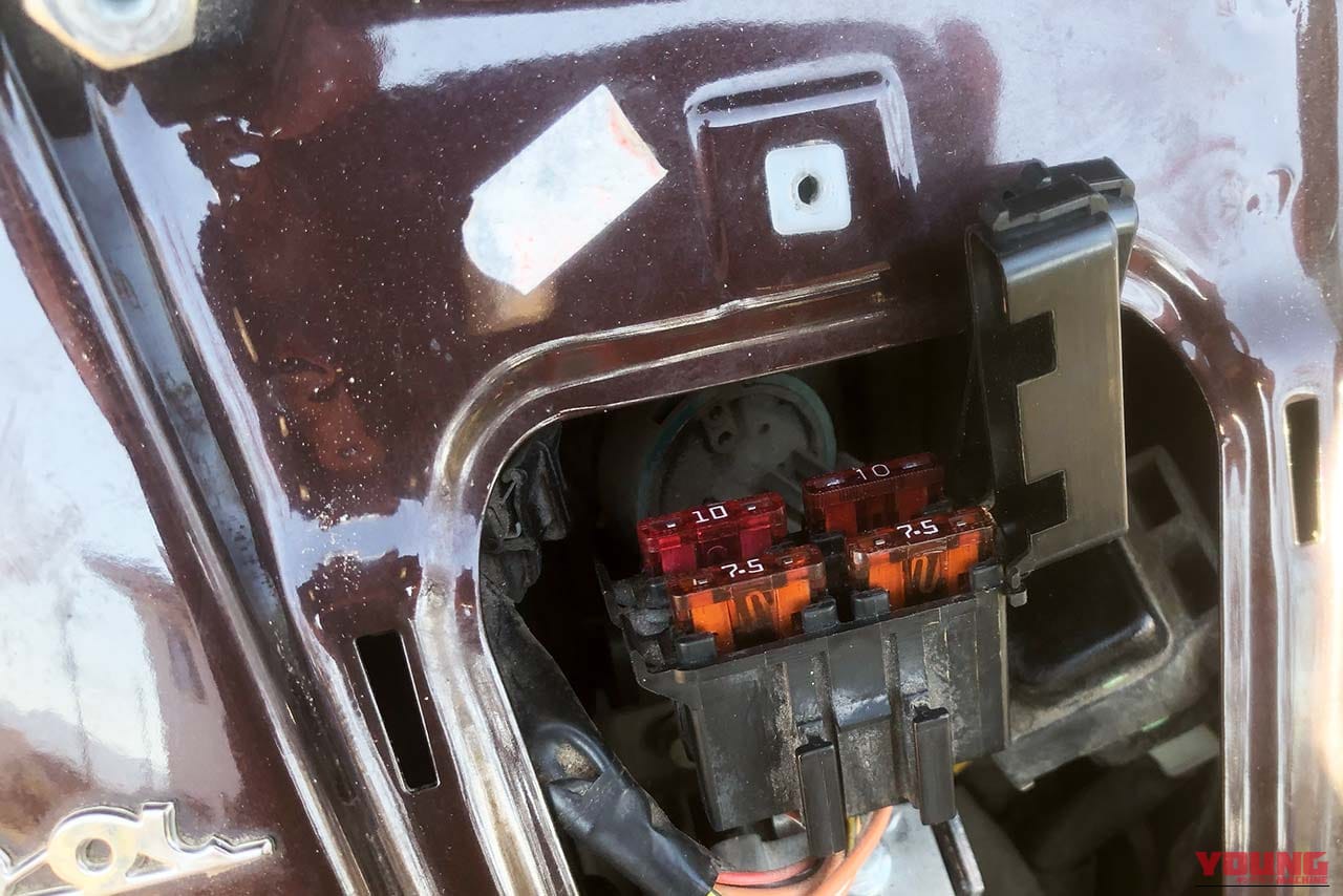 ベスパ LX150ie ヒューズボックス｜【Amazonランキング1位】カエディア USB電源＆スマホホルダーを取り付けてみた〈ブラックフライデーは12/1まで〉