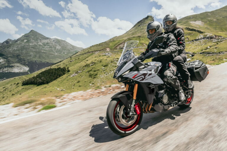 suzuki｜GSX-S1000GX｜欧州仕様｜2026年モデル｜新型はウイングレット搭載！ スズキが「GSX-S1000GX」の2026年モデルを発表【海外】