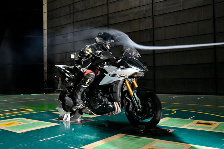 suzuki｜GSX-S1000GX｜欧州仕様｜2026年モデル｜新型はウイングレット搭載！ スズキが「GSX-S1000GX」の2026年モデルを発表【海外】