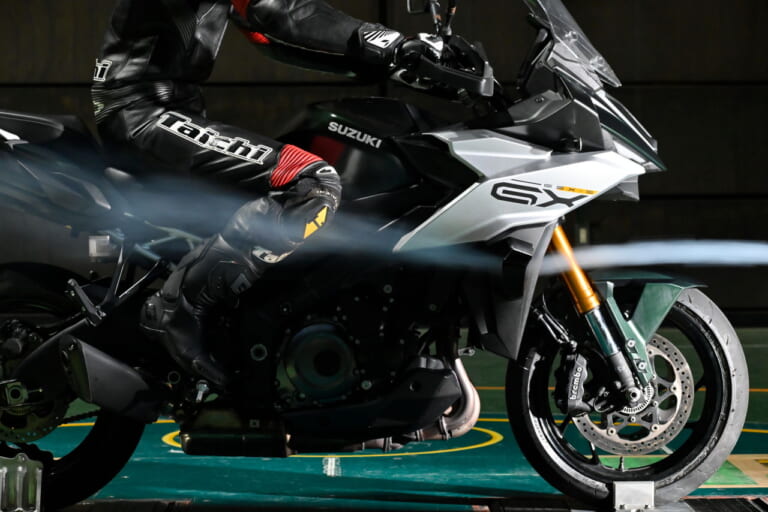 suzuki｜GSX-S1000GX｜欧州仕様｜2026年モデル｜新型はウイングレット搭載！ スズキが「GSX-S1000GX」の2026年モデルを発表【海外】