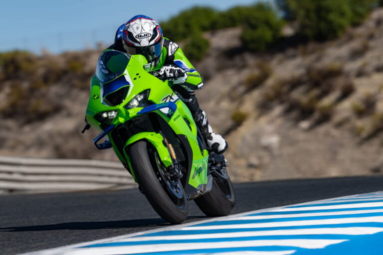 カワサキ｜ニンジャZX-10R｜欧州仕様｜カワサキ新型「ニンジャZX-10R／RR」登場！ ダウンフォース25％向上の大型ウイングレットやTFTメーターを新採用【海外】