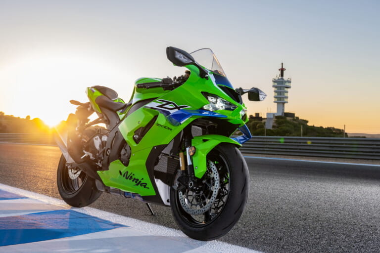 カワサキ｜ニンジャZX-10R｜欧州仕様｜カワサキ新型「ニンジャZX-10R／RR」登場！ ダウンフォース25％向上の大型ウイングレットやTFTメーターを新採用【海外】