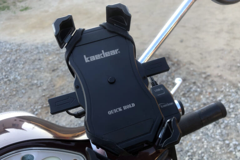 USB電源ユニットとスマホホルダーを固定｜【Amazonランキング1位】カエディア USB電源＆スマホホルダーを取り付けてみた〈ブラックフライデーは12/1まで〉