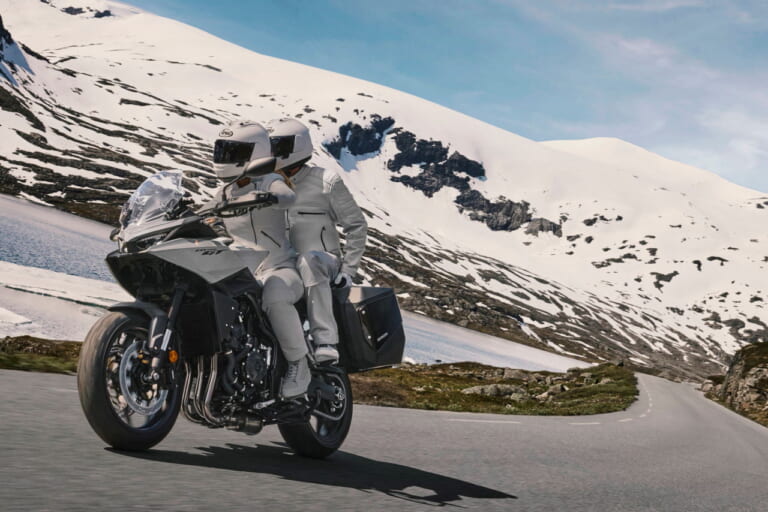 ホンダ｜CB1000GT｜欧州仕様｜2026年モデル｜ホンダが新型スポーツツアラー「CB1000GT」を発表！ 電サス＆IMUを装備するハイテク仕様【EICMA】