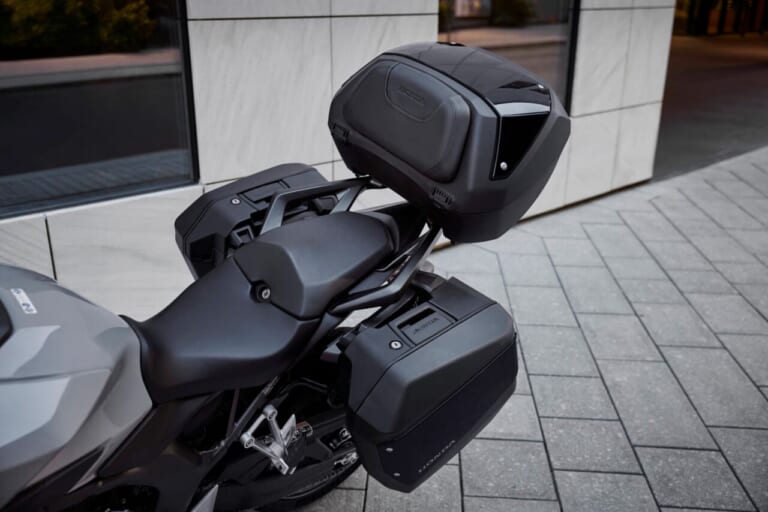 ホンダ｜CB1000GT｜欧州仕様｜2026年モデル｜ホンダが新型スポーツツアラー「CB1000GT」を発表！ 電サス＆IMUを装備するハイテク仕様【EICMA】