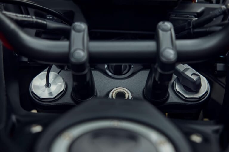 ホンダ｜CB1000GT｜欧州仕様｜2026年モデル｜ホンダが新型スポーツツアラー「CB1000GT」を発表！ 電サス＆IMUを装備するハイテク仕様【EICMA】