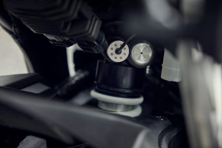 ホンダ｜CB1000GT｜欧州仕様｜2026年モデル｜ホンダが新型スポーツツアラー「CB1000GT」を発表！ 電サス＆IMUを装備するハイテク仕様【EICMA】