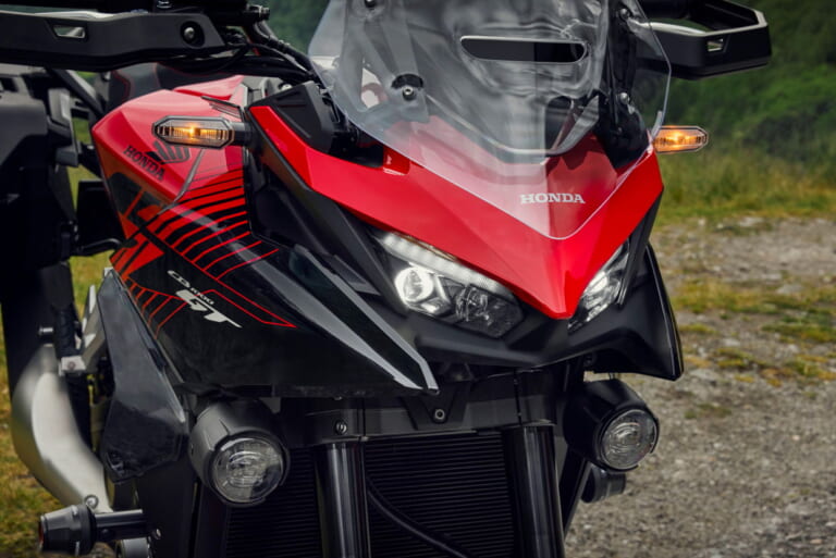 ホンダ｜CB1000GT｜欧州仕様｜2026年モデル｜ホンダが新型スポーツツアラー「CB1000GT」を発表！ 電サス＆IMUを装備するハイテク仕様【EICMA】