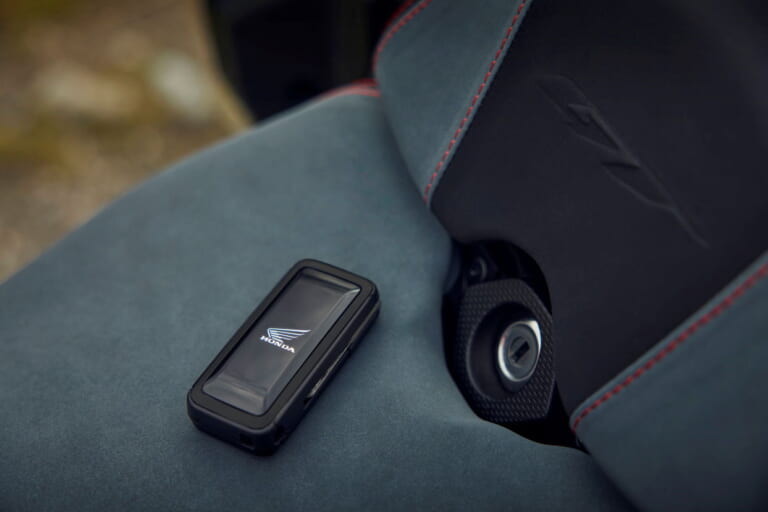 ホンダ｜CB1000GT｜欧州仕様｜2026年モデル｜ホンダが新型スポーツツアラー「CB1000GT」を発表！ 電サス＆IMUを装備するハイテク仕様【EICMA】