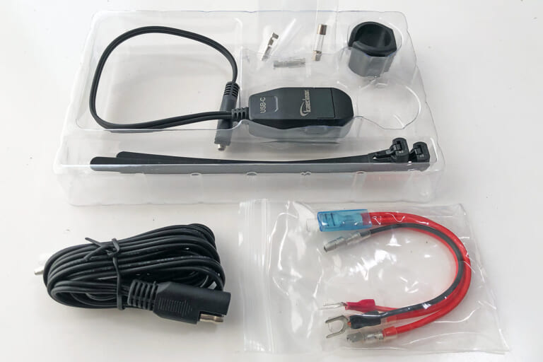 カエディア MOTO USBチャージャー KDR-M3C|【Amazonランキング1位】カエディア USB電源&スマホホルダーを取り付けてみた〈ブラックフライデーは12/1まで〉