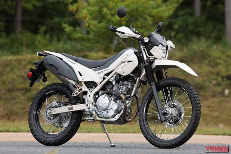 KAWASAKI KLX230シェルパS|【新型試乗】カワサキ KLX230シェルパSは「軽く小さく初心者にも優しい」。レーシング女子・岡崎静夏の軽アドベンチャー&オフロード一気試乗