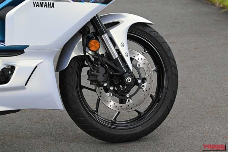 YAMAHA YZF-R25|「レーシーだけど気軽に乗れる万能系スポーツ!」レーシング女子・岡崎静夏のヤマハ「YZF-R25」試乗インプレッション