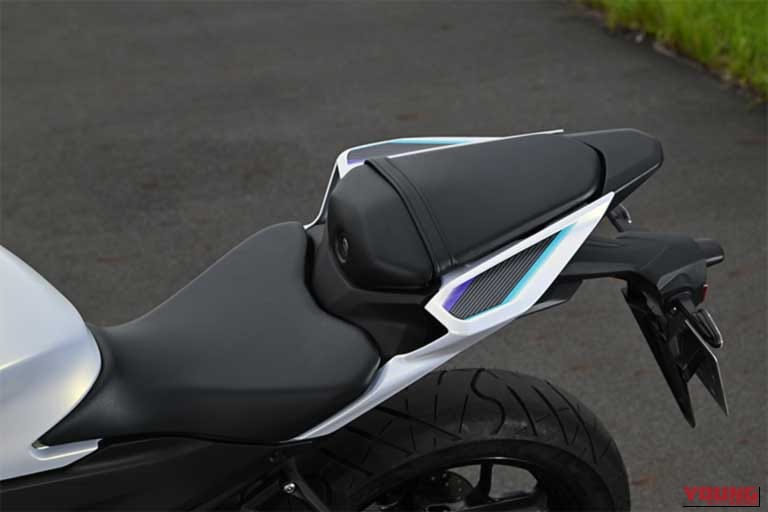 YAMAHA YZF-R25｜「レーシーだけど気軽に乗れる万能系スポーツ！」レーシング女子・岡崎静夏のヤマハ「YZF-R25」試乗インプレッション