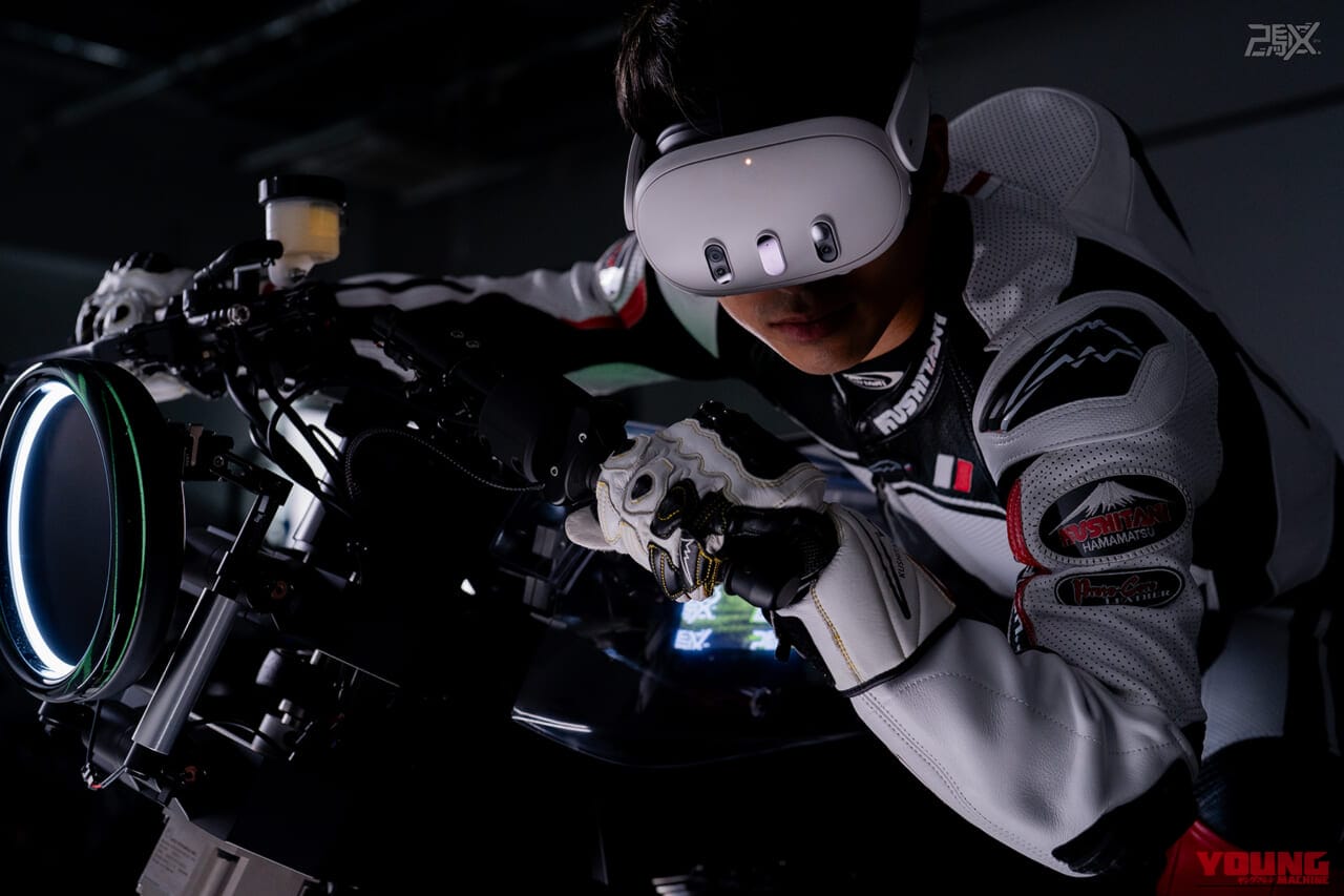 『バリバリ伝説』の走りを再現するリアル二輪シミュレーター「2X」が世界最大級の二輪ショーEICMAで発表【あの熱狂を全身で体感せよ】｜『バリバリ伝説』の名勝負を再現! リアル二輪シミュレーター「2X」が世界最大級の二輪ショーEICMAで発表【あの熱狂を全身で体感せよ】