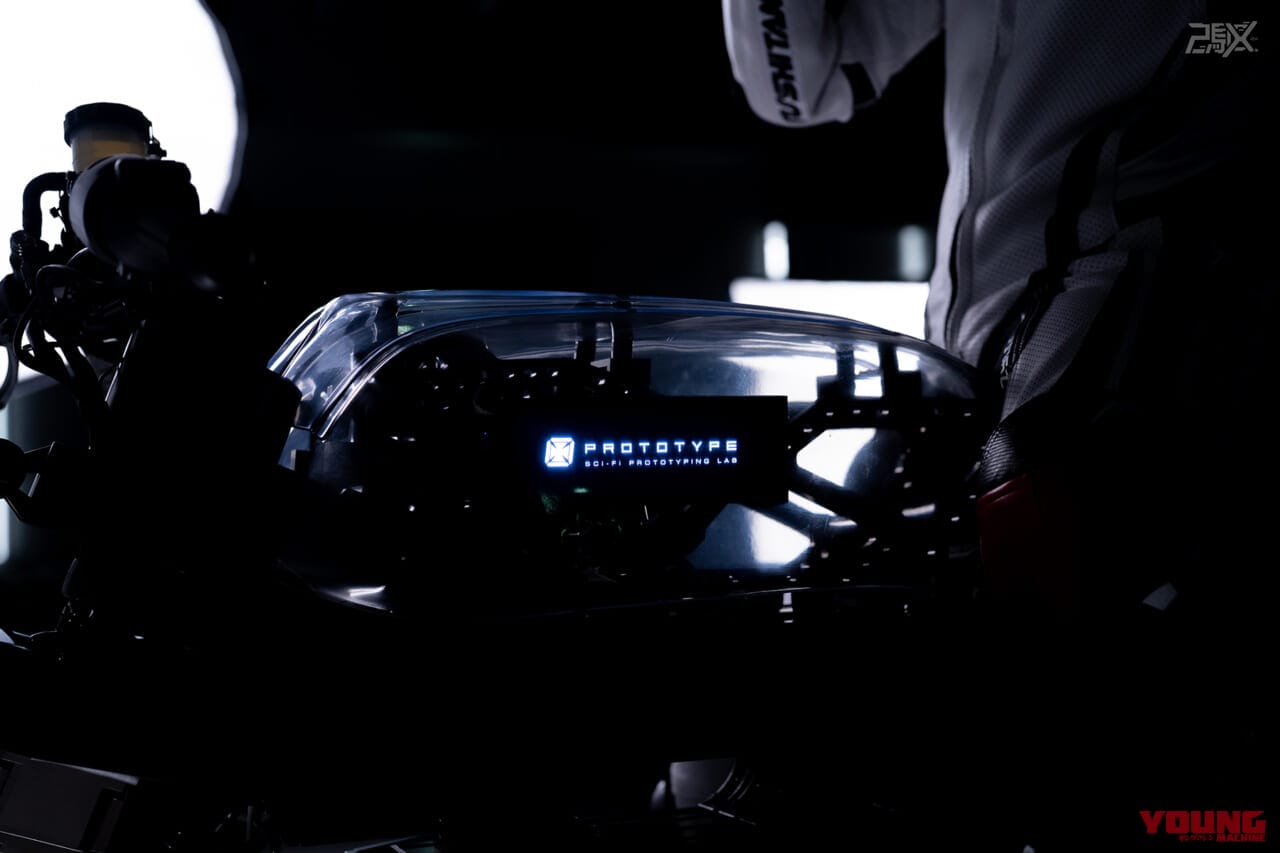 『バリバリ伝説』の走りを再現するリアル二輪シミュレーター「2X」が世界最大級の二輪ショーEICMAで発表【あの熱狂を全身で体感せよ】|『バリバリ伝説』の名勝負を再現! リアル二輪シミュレーター「2X」が世界最大級の二輪ショーEICMAで発表【あの熱狂を全身で体感せよ】