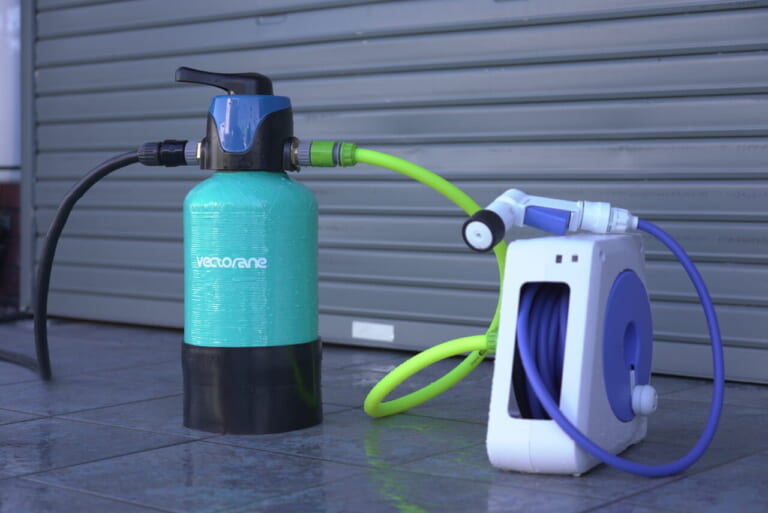 水シミはもう怖くない! プロの技を家庭に凝縮した純水器が洗車の常識を変える【Vectorane KOBUN+Switch】|水シミはもう怖くない! プロの技を家庭に凝縮した純水器が洗車の常識を変える【Vectorane KOBUN+Switch】