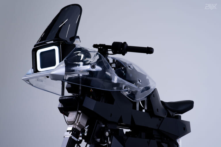 『バリバリ伝説』の走りを再現するリアル二輪シミュレーター「2X」が世界最大級の二輪ショーEICMAで発表【あの熱狂を全身で体感せよ】｜『バリバリ伝説』の名勝負を再現! リアル二輪シミュレーター「2X」が世界最大級の二輪ショーEICMAで発表【あの熱狂を全身で体感せよ】