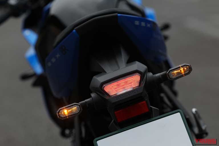 SUZUKI GSX-8R｜「気軽に味わえるスポーティテイスト」レーシング女子・岡崎静夏のスズキ「GSX-8R」試乗インプレッション