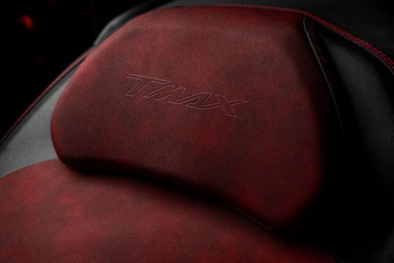 ヤマハ｜TMAX560 25th Anniversary｜2026年モデル｜ヤマハ “TMAX” 25周年記念モデル「TMAX560 25th Anniversary」爆誕！ テックマックスにもダークなメタリックグレーが登場