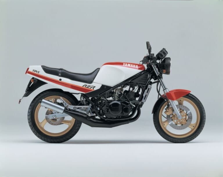 YAMAHA RZ250R｜ヤマハ(YAMAHA)RZ250/350の系譜：一時代を築いた名2ストたち【1980～1988】